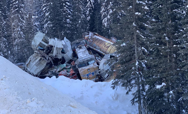 ВОЗ ИСКОЧИО ИЗ ШИНА: Троје мртвих у железничкој несрећи